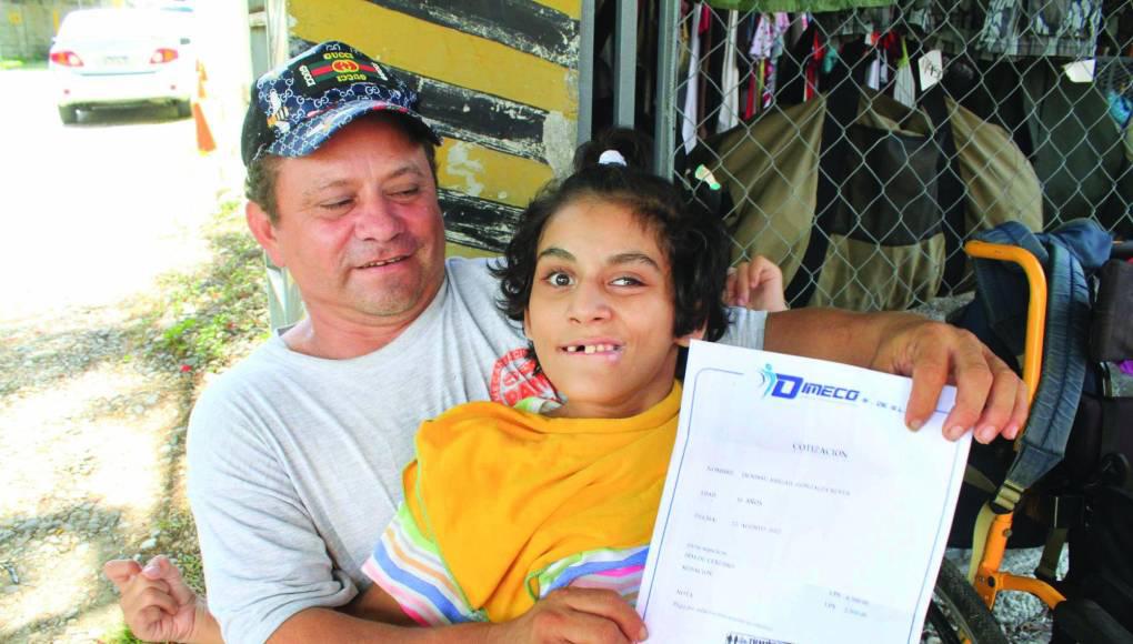 Padre de jovencita con parálisis cerebral solicita ayuda económica