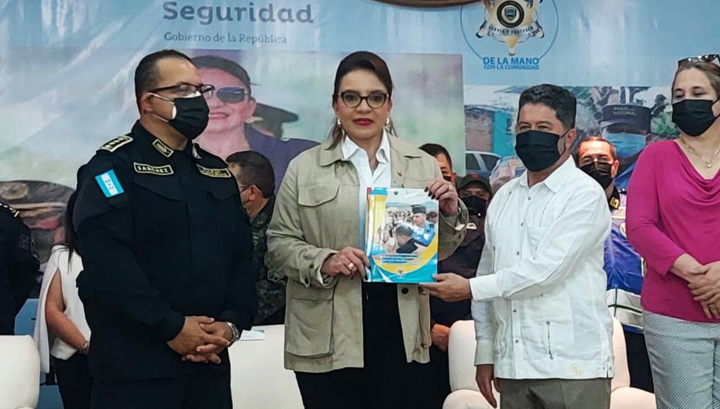 Xiomara Castro encabezó el evento de lanzamiento.