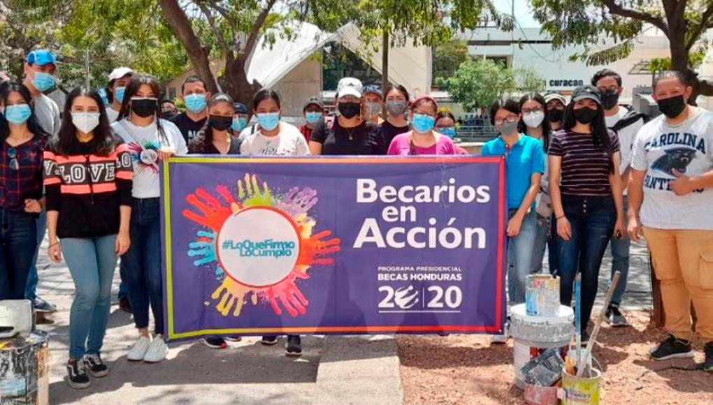 Becarios del Gobierno se quedan sin opciones por suspensión de programa