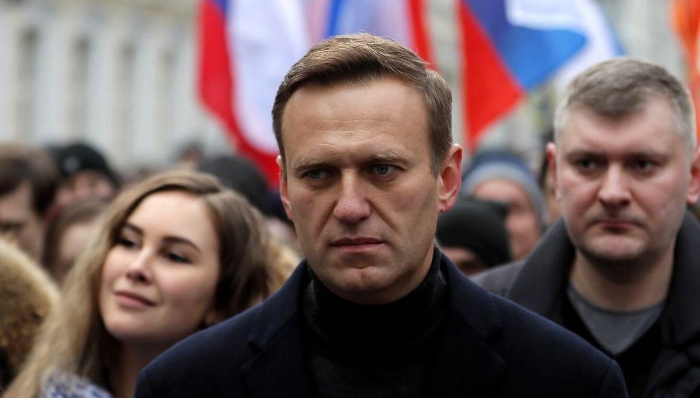 Un tribunal ruso pospone la apelación de Navalni y le permite ver a su familia