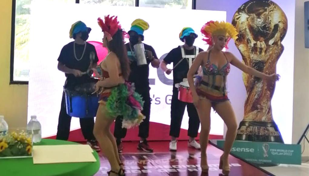 Un ambiente lleno de música y color se vivió en el lanzamiento de la campaña “Remate Mundialista” de Molineros Comercial.