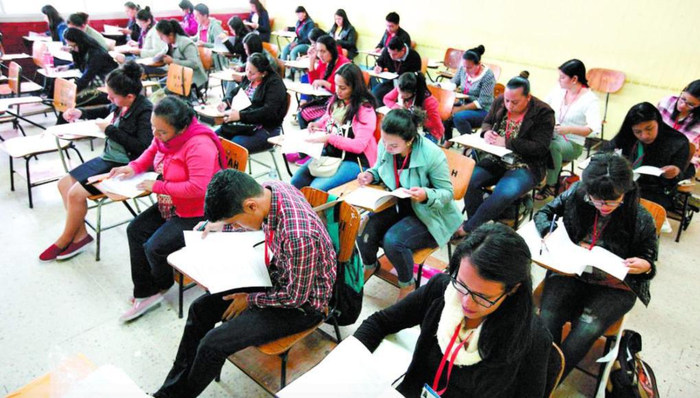 Más de 3,500 maestros de Cortés están inscritos para concurso docente