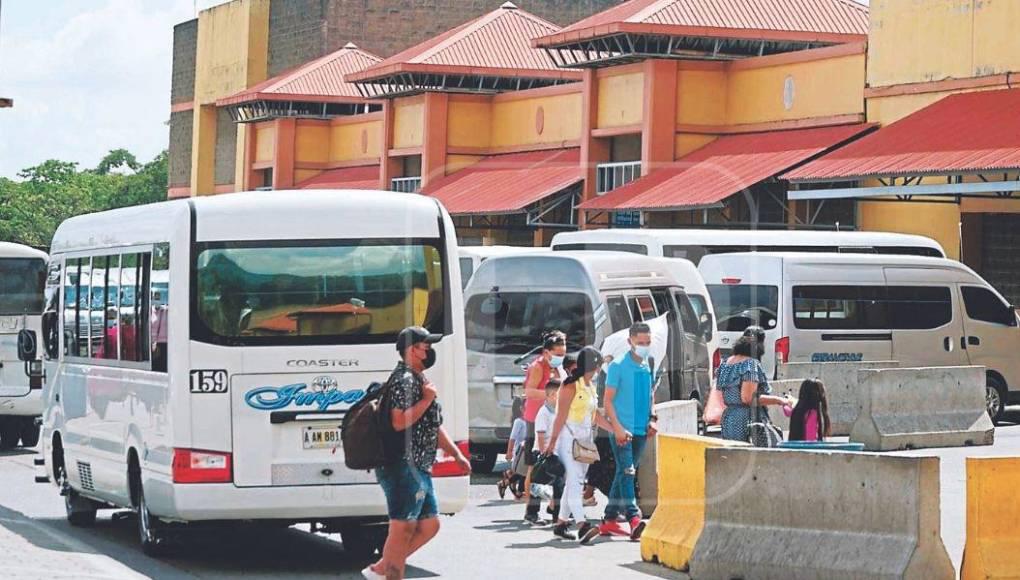 Los usuarios van a realizar un solo pago -que tentativamente será de 16 lempiras- al tomar el bus, es decir, la tarifa completa desde que aborda la primera unidad en su colonia hasta llegar a su destino.