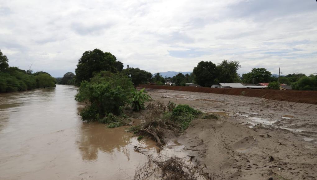 Alerta roja se extiende en ocho departamentos y zonas aledañas a ríos Chamelecón y Ulúa