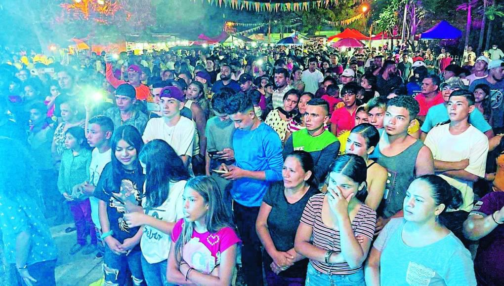 Alcaldía en deuda: Debe a proveedores y artistas que amenizaron carnavalitos