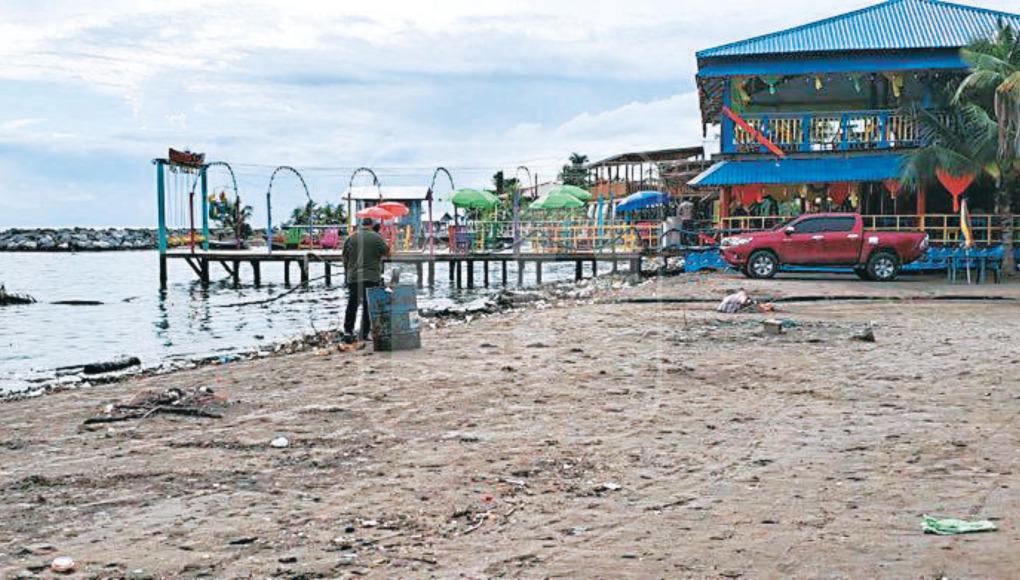 La alcaldía realizó ayer mismo la limpieza correspondiente para eliminar los desechos que proceden desde Guatemala.