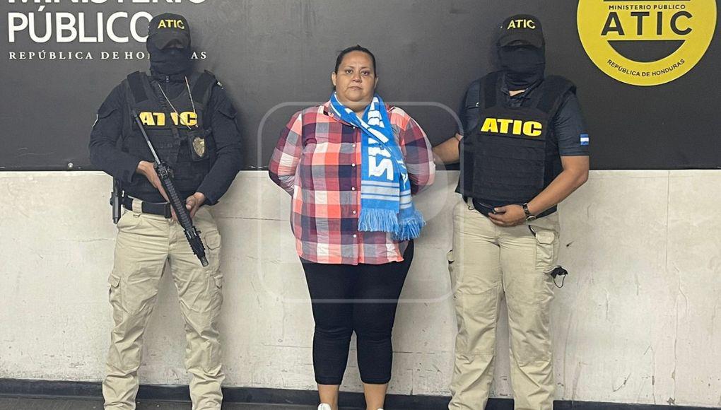 Acusan a mujer de cultivar y traficar “marihuana tiburón”, una de las drogas más potentes