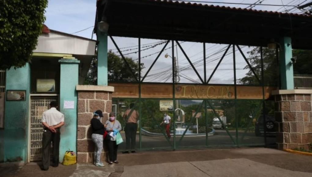 Doctores temen caos en Hospital El Tórax por “lenta ejecución presupuestaria”