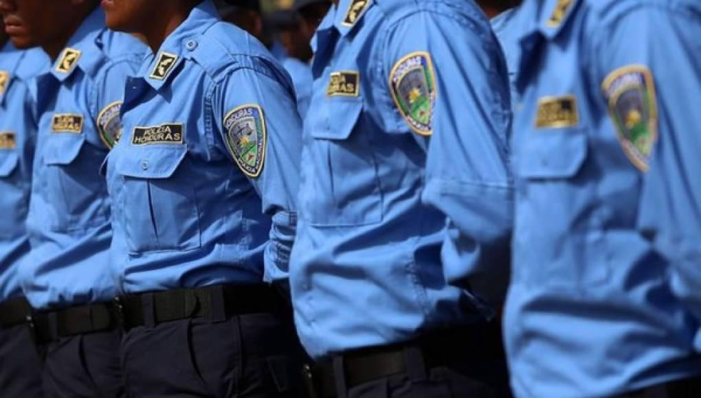 Policías de escala básica piden a ministro cumplir promesa de aumento salarial de L2,000