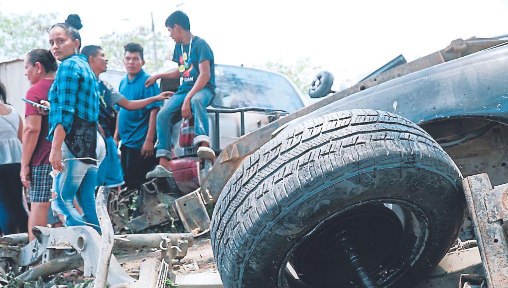 En el accidente ocurrido el sábado 7 de mayo en el sector de Dos Caminos, municipio de Villanueva, tres mujeres y un niño murieron y otras 12 personas resultaron heridas.