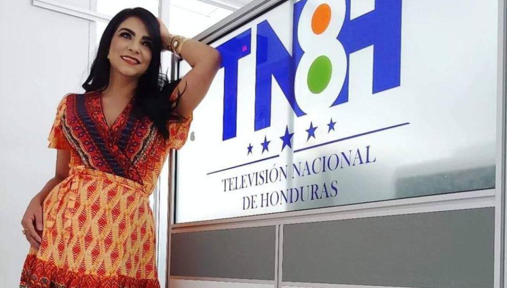 Periodista atacada por pitbull pide a dueño que cubra gastos médicos