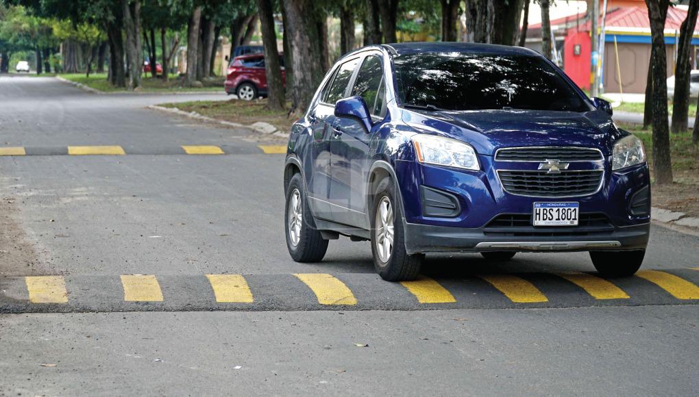 Altura de túmulos está dañando los carros en San Pedro Sula Diario La