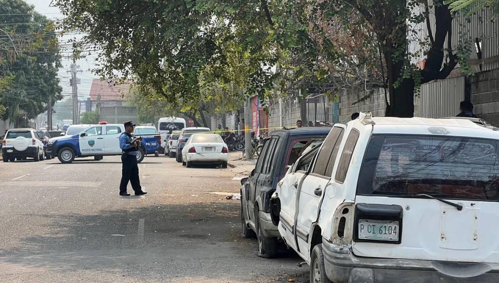 Sin embargo, él se tiró del carro en el que era trasladado y luego bajaron personas con indumentaria de la DPI y le dispararon.