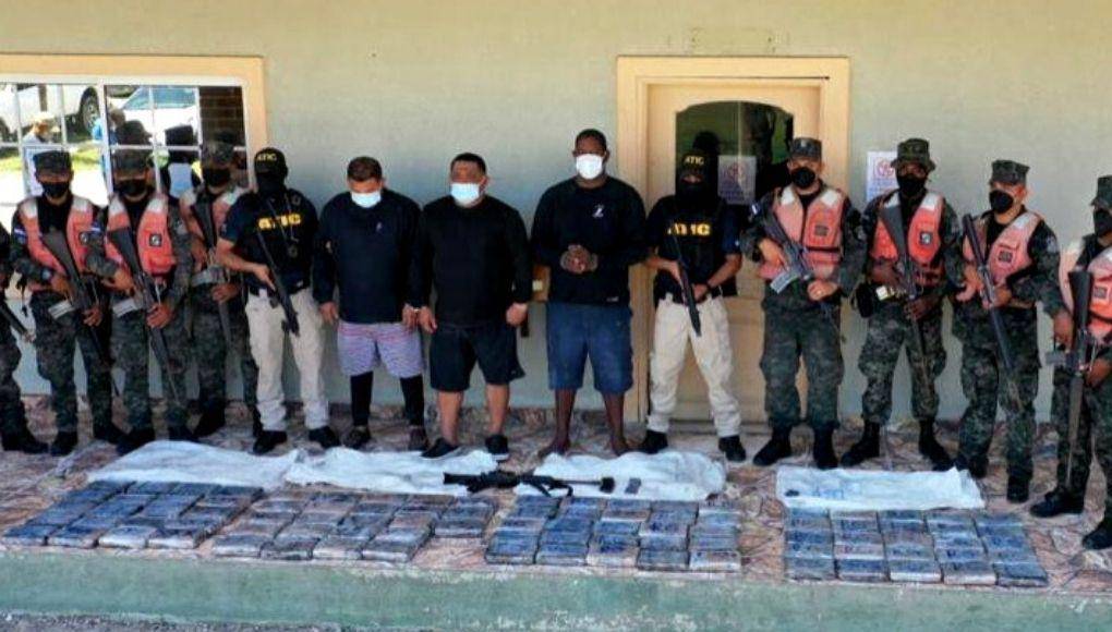 Condenan a tres hondureños por traficar 93 kilos de cocaína