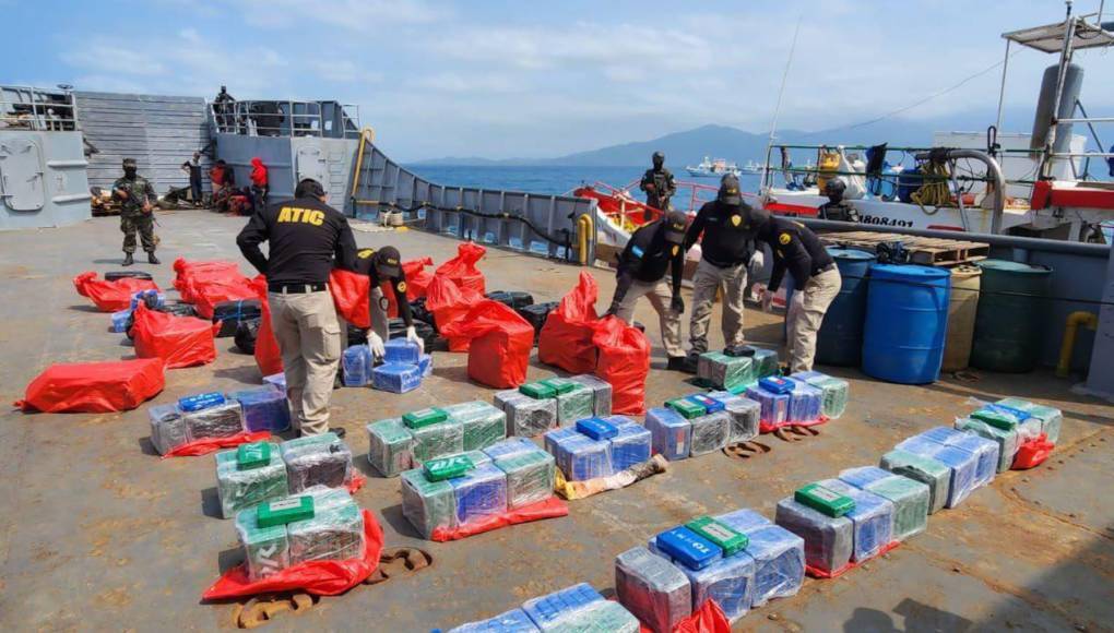 $!En marzo de este año, esta embarcación fue interceptada mientras transportaba 1,350 kilos de cocaína provenientes de Colombia.