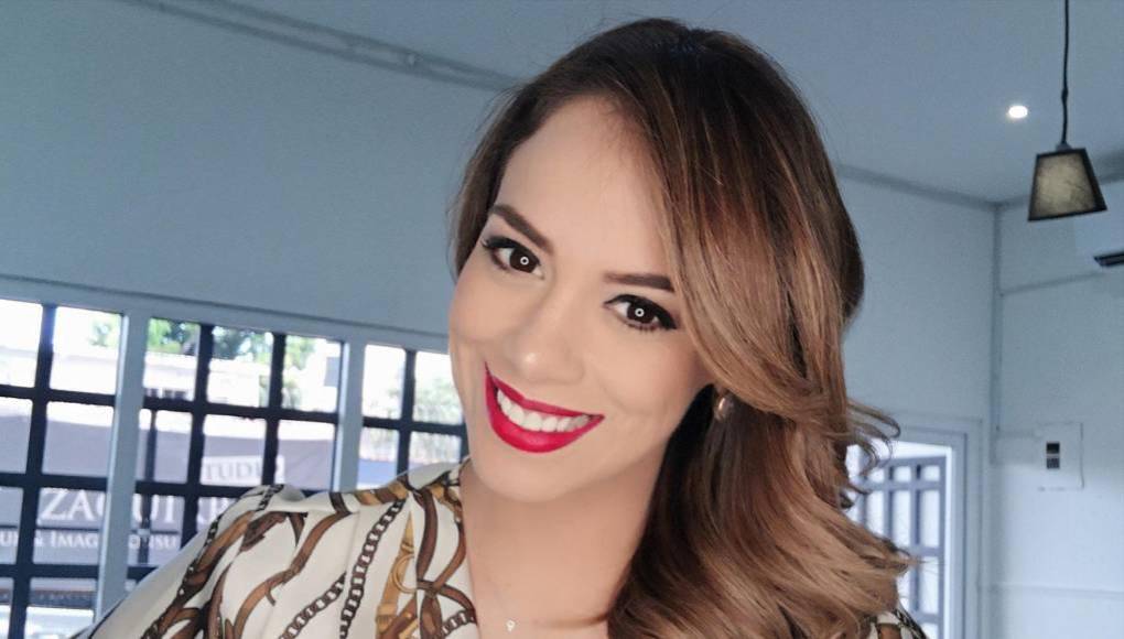 Además, Paola estuvo como conductora del programa Show Time, así como presentadora en Espectáculos TVC.