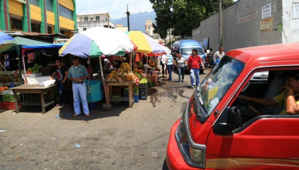 Ordenamiento en San Pedro Sula está parado por vendedores.