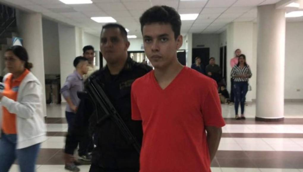 Condenan a universitario que intentó matar a su madre con un cuchillo en San Pedro Sula