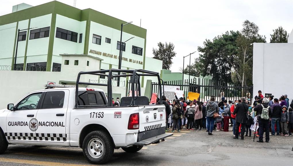 Migrantes hondureños denuncian amenazas de cártel en albergues de Tijuana