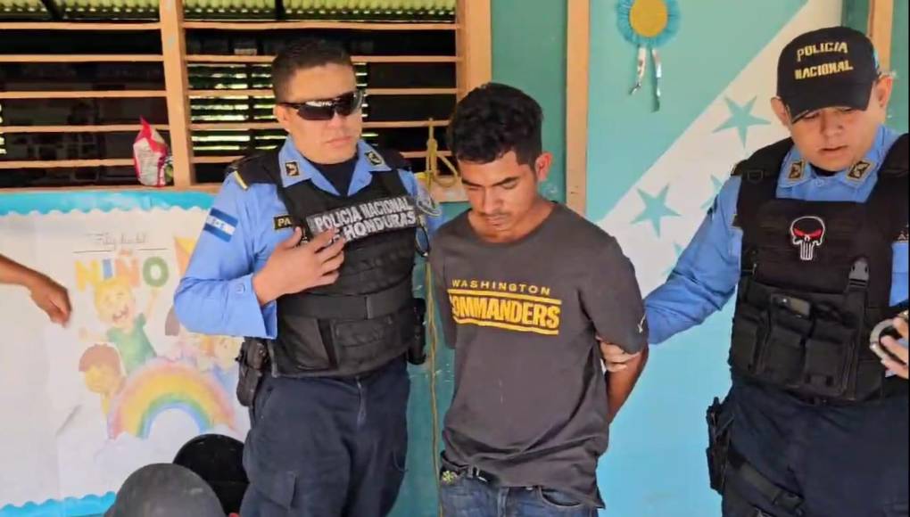 ”Yo no quería hacerlo, pero me vi obliglado, ya que que sentía el sol sobre mi y tuve que hacerlo. Yo a mí papá lo quería mucho, estoy arrepentido”, relató Mendoza.