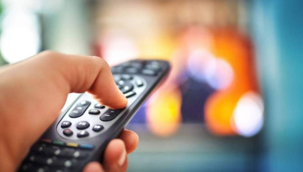 Un exceso de televisión podría entorpecer al cerebro mientras envejece