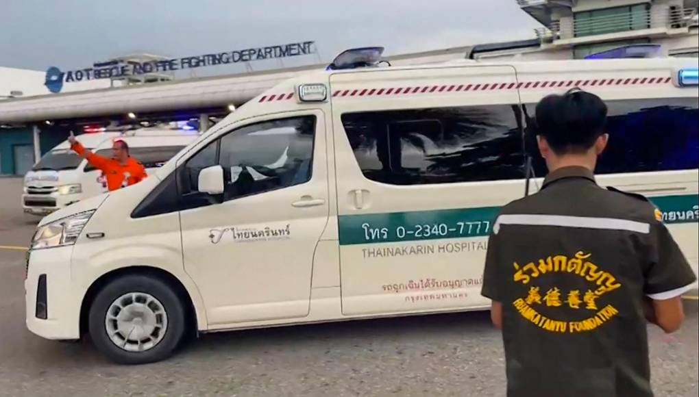  Un británico de 73 años perdió la vida y 30 personas resultaron heridas, entre ellas siete en estado crítico, cuando un avión de la aerolínea Singapur Airlines que volaba este martes de Londres a Singapur fue sacudido por “fuertes turbulencias”, informaron la compañía y las autoridades tailandesas. 