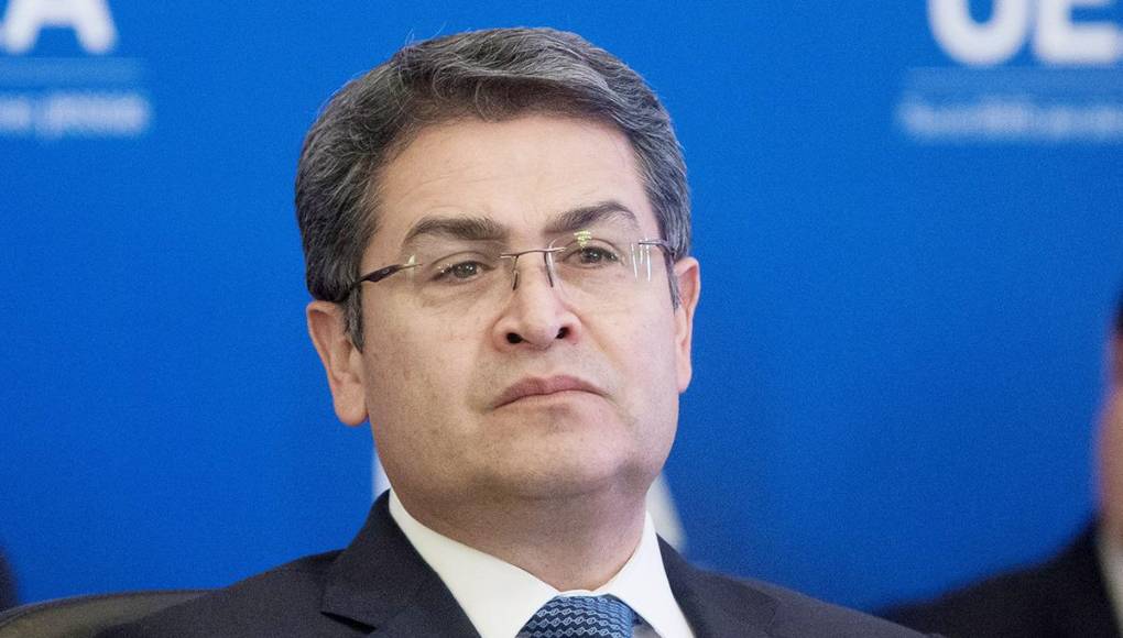 Con relación al aspecto financiero de las llamadas telefónicas, generalmente es el propio recluso quien sufraga los costos asociados, aunque existen casos excepcionales en los que la carga recae sobre la persona receptora. La administración correccional tiene la facultad de establecer restricciones y condiciones en los privilegios telefónicos de los reclusos para asegurar que estos estén alineados con sus responsabilidades dentro de la institución.En un esfuerzo por promover la transparencia y conscientes de la monitorización de las comunicaciones, se dispone un aviso junto a cada teléfono, notificando a los reclusos que las llamadas están siendo supervisadas. Cabe destacar que en situaciones particulares, se permite la realización de llamadas no supervisadas a abogados, reconociendo la importancia de la confidencialidad en asuntos legales. Este conjunto de medidas busca equilibrar la seguridad de la institución con derechos y necesidades de los reclusos.