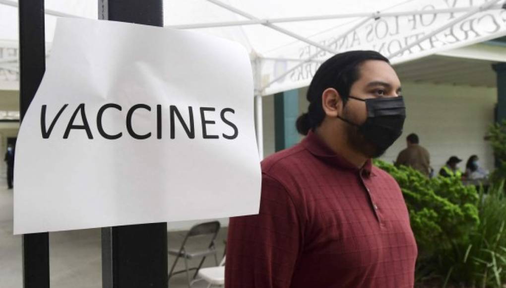 Congresistas piden a Florida vacunar a los indocumentados