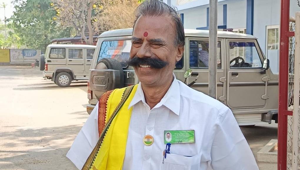 Para su última postulación ha tenido que pagar un depósito de seguridad de 25,000 rupias (300 dólares), que no podrá reembolsar, salvo que consiga más del 16% de los votos. Hasta ahora, su mejor resultado fue en 2011, cuando se presentó a las elecciones a la asamblea en Mettur. Obtuvo 6,273 votos, lejos de los más de 75,000 del ganador. 