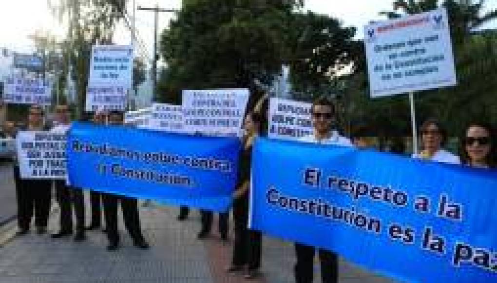 Violaron 18 artículos de la Constitución de Honduras, cita amparo