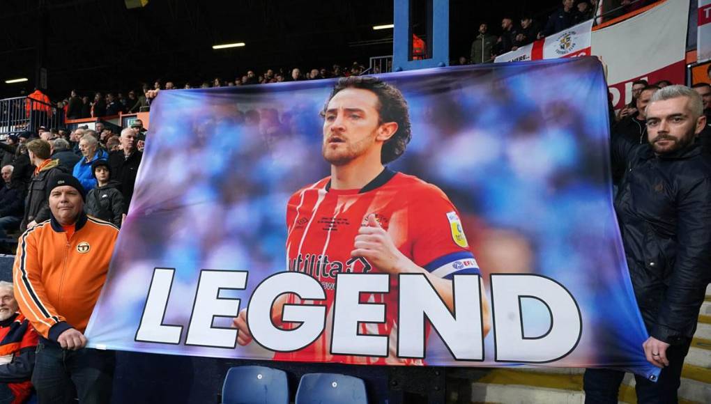 Lockyer dijo que aún necesita someterse a más pruebas antes de que los médicos tengan una idea clara sobre si es seguro para él reanudar su carrera como jugador.