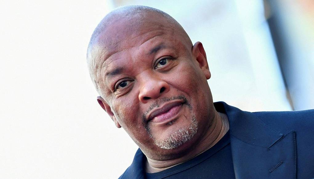 El martes se reveló una estrella en el Paseo de la Fama de Hollywood en honor al Dr. Dre por su carrera como intérprete, productor, fundador y director ejecutivo de Aftermath Entertainment y Beats Electronics, y cofundador y presidente de Death Row Records.