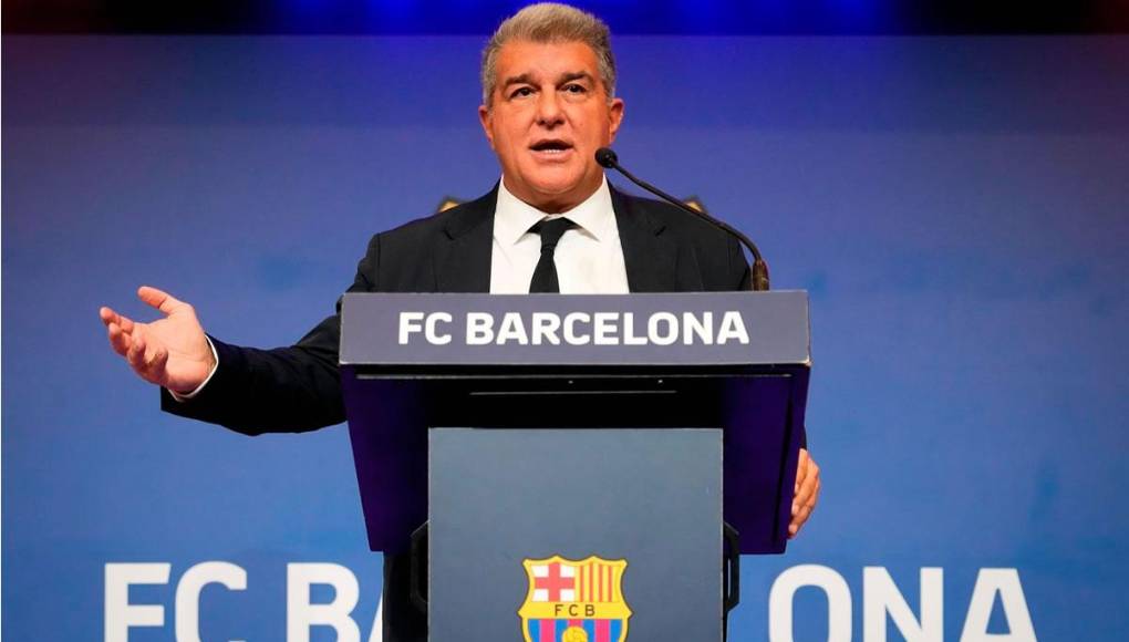 Esas palabras hicieron enojar mucho a Laporta, que lleva días sin hablar con el entrenador y el clima está más que enrarecido. El presidente también recibió la información de que el entorno de Xavi está tratando de convencerlo de renunciar al cargo, algo impensado hace semanas.