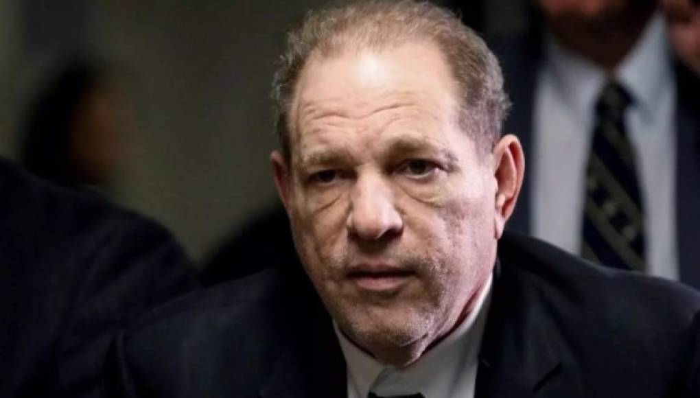 Weinstein sigue en agonía tras la suspensión de nuevo juicio por COVID-19