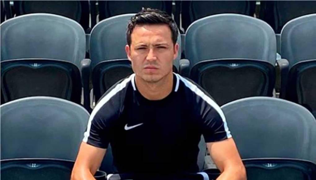 Debido a que no puede jugar al deporte que ama, el goleador tapatío ha tenido que buscar alternativas para subsistir durante este tiempo de incertidumbre porque no sabe lo que pasará con su caso.