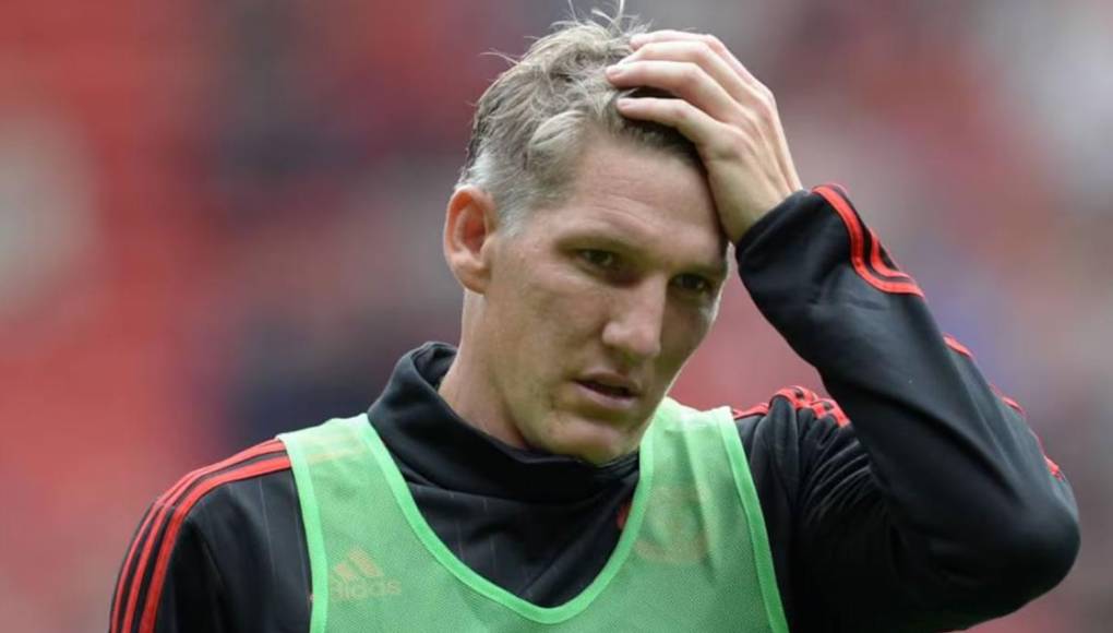 “Alguien podría habérmelo dicho allí, o habérmelo explicado de forma normal, pero bueno, fui al vestuario de los juveniles y me entrené con los Sub-16”, narra Bastian Schweinsteiger en The Overlap, el podcast del exjugador inglés Gary Neville.