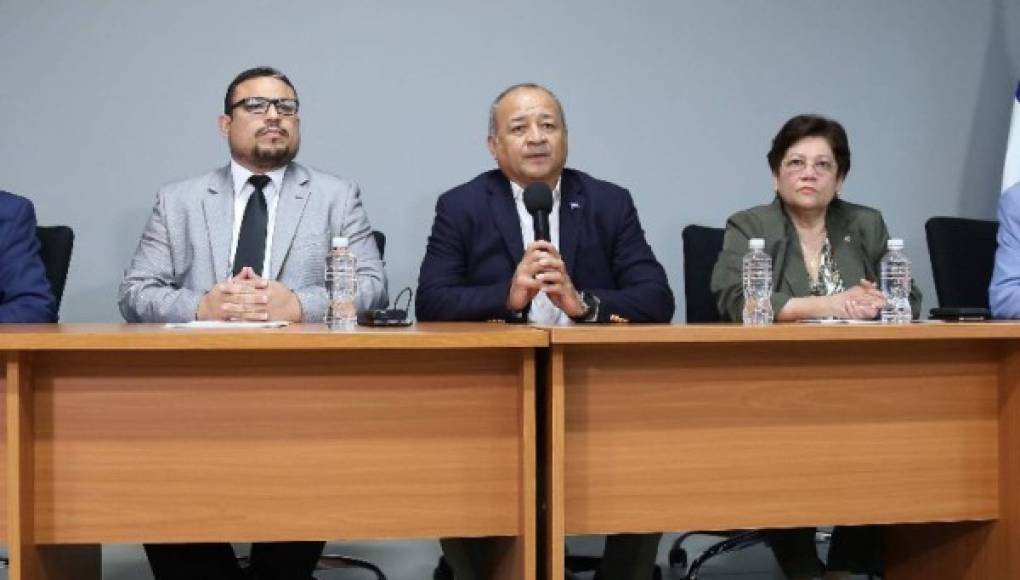 Salvador Nasralla ve posible el reintegro de policías depurados