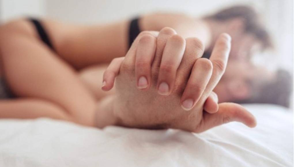 Confunde jovencito cama con amor