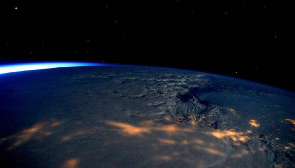 Astronauta 'tuitea' fotos de la gran tormenta en EE.UU.