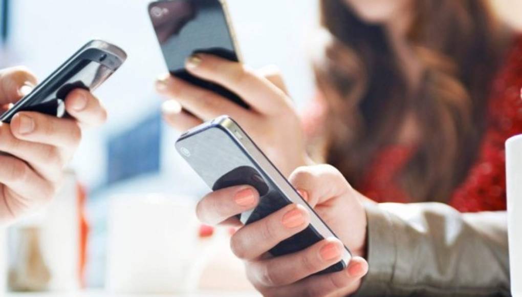 Pasar demasiado tiempo frente a las pantallas podría hacer que se aumente de peso