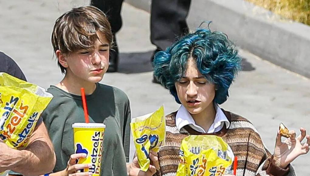 Por otro lado, Seraphina ha forjado una bonita amistad con Emme Muñiz, hija de Marc Anthony y Jennifer López. Las adolescentes ahora son hermanastras, pues JLo se casó con Ben Affleck, padre de Seraphina.