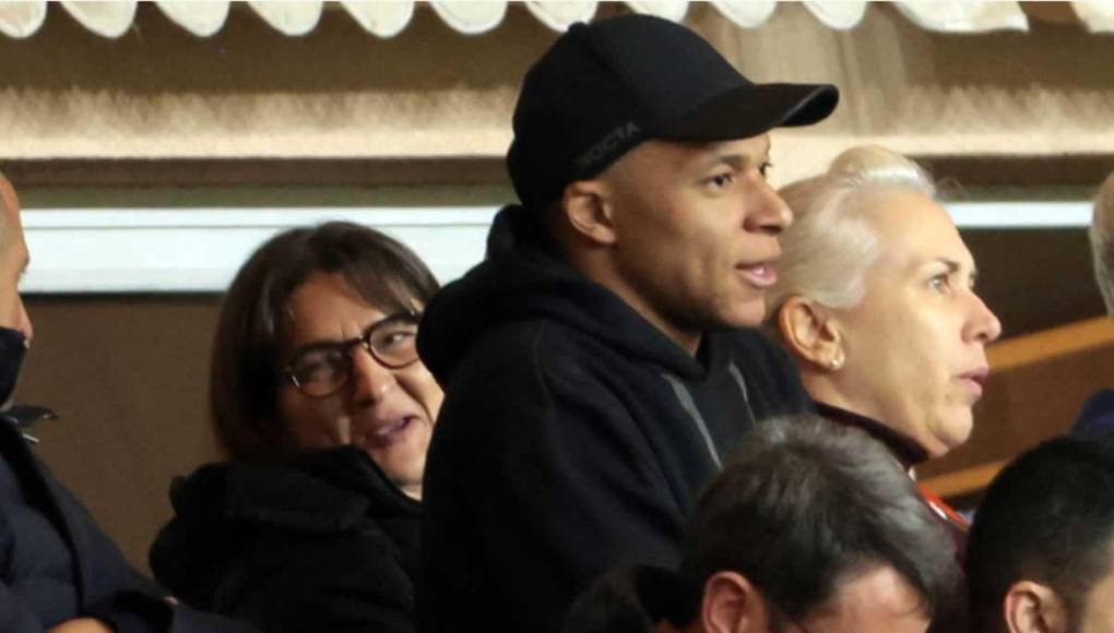 Fuentes cercanas a la familia del delantero campeón del mundo en 2018 con Francia le confiaron al medio de comunicación que Luis Enrique siente desde el 7 de febrero tras el partido ante el Brest por Copa de Francia que Mbappé “ya no es el mismo”.