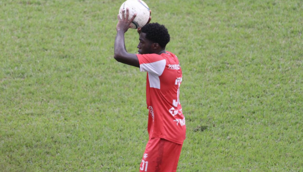 Klifox Bernárdez: Se quedó sin contrato con la Real Sociedad de Tocoa.