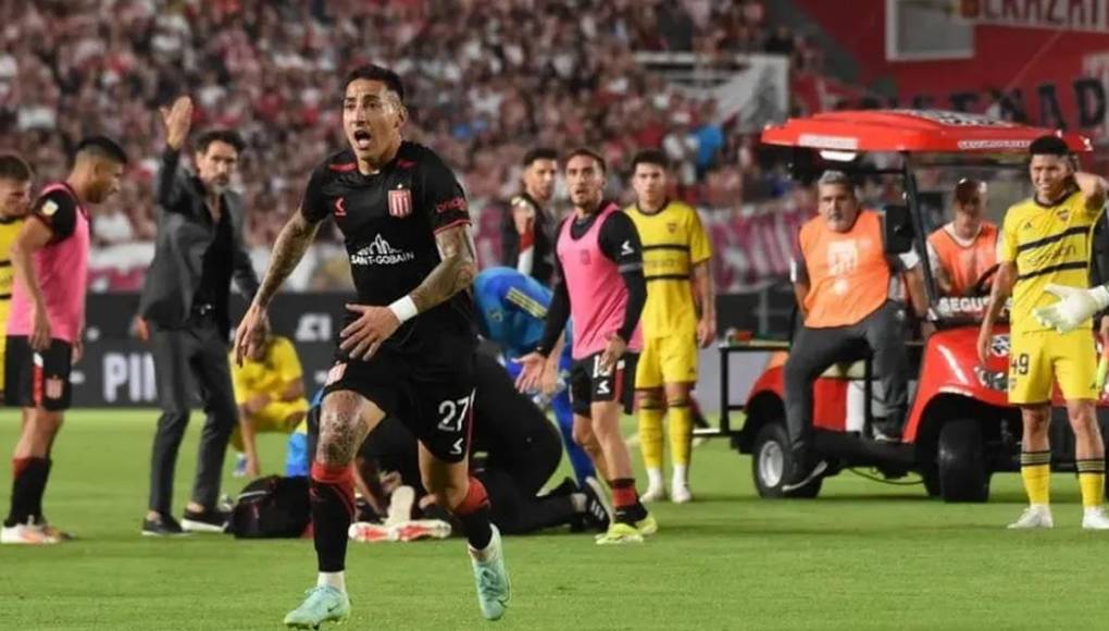 Momentos de desesperación se vivieron en el campo tras la convulsión de Javier Altamirano.