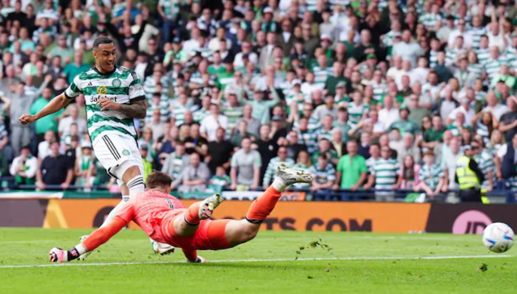 Con un gol en el último minuto del irlandés Adam Idah dio el triunfo al Celtic ante el Rangers (1-0) y selló la conquista del título de la Copa de Escocia