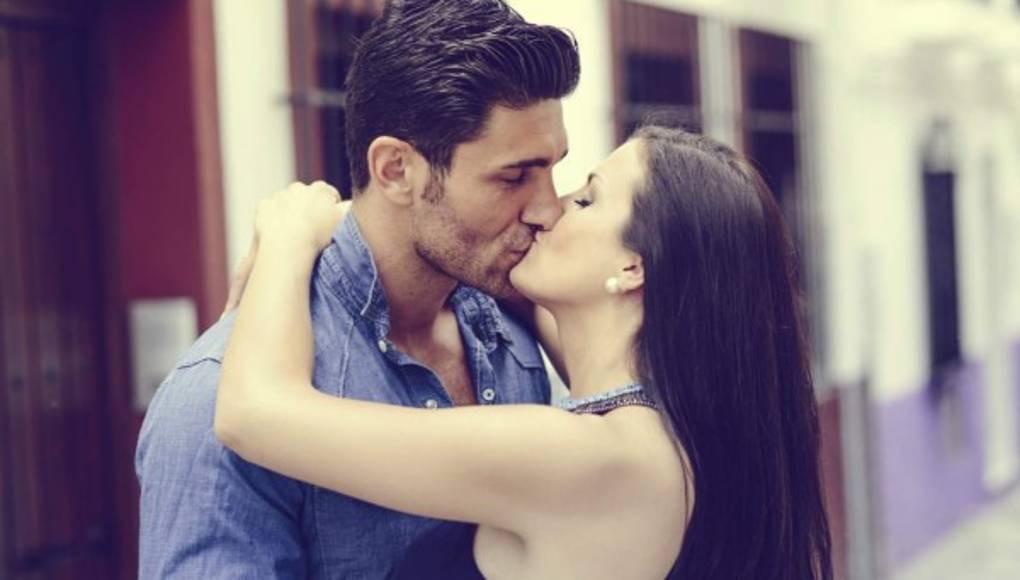 Un beso puede revelar mucho, más de lo que cree  