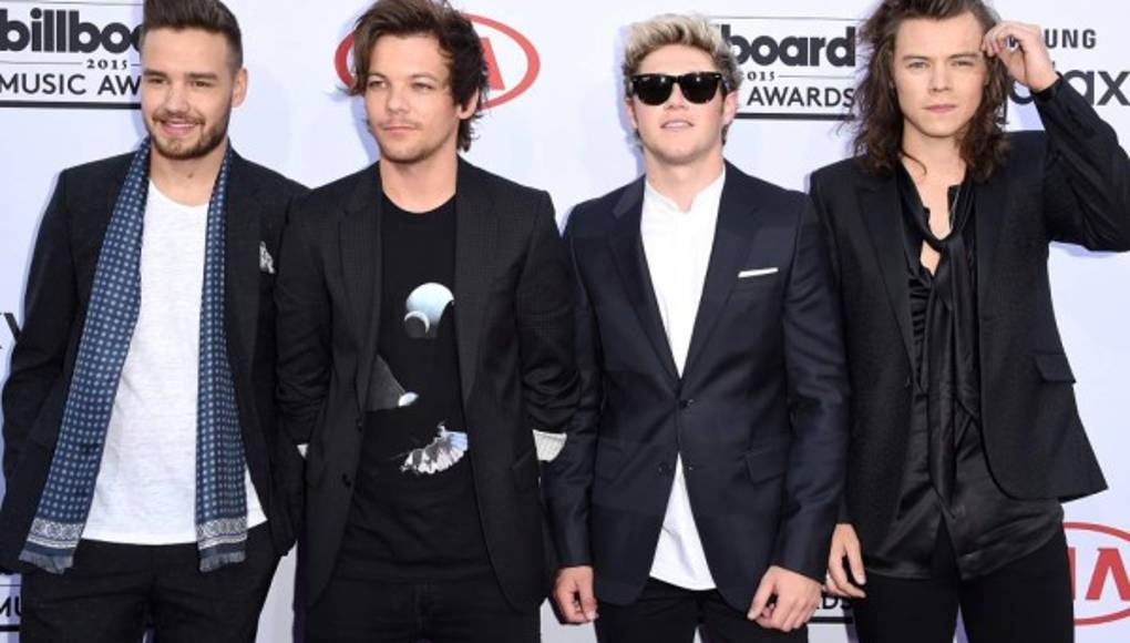A One Direction las fans les lanzan iPhones