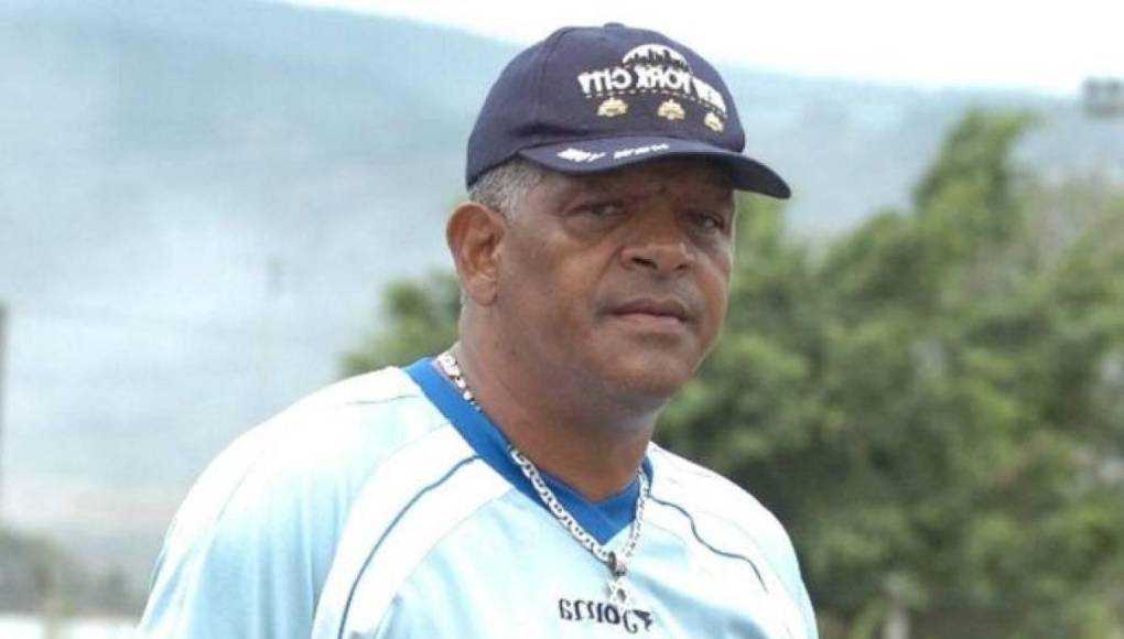 Roy Posas y Aldo Posas - Diferente a los demás entrenadores, lo que el extinto técnico y preparador de porteros hizo fue ser jefe de la preparación de guardametas en Motagua, donde dirigió a su hijo Aldo Posas.