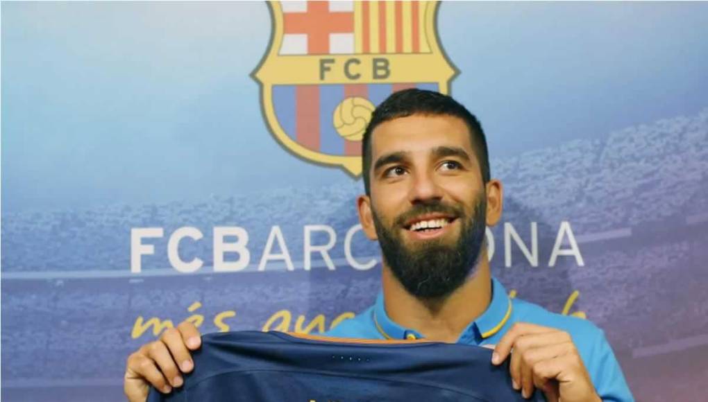 Allá por la temporada 2015 el Barça decidió pagar 45 millones de euros por el jugador turco Arda Turan, ahora retirado y en ruinas.