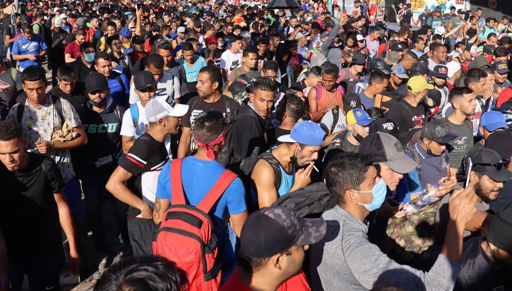 Miles de migrantes protestan en el sur de México y amagan con nueva caravana